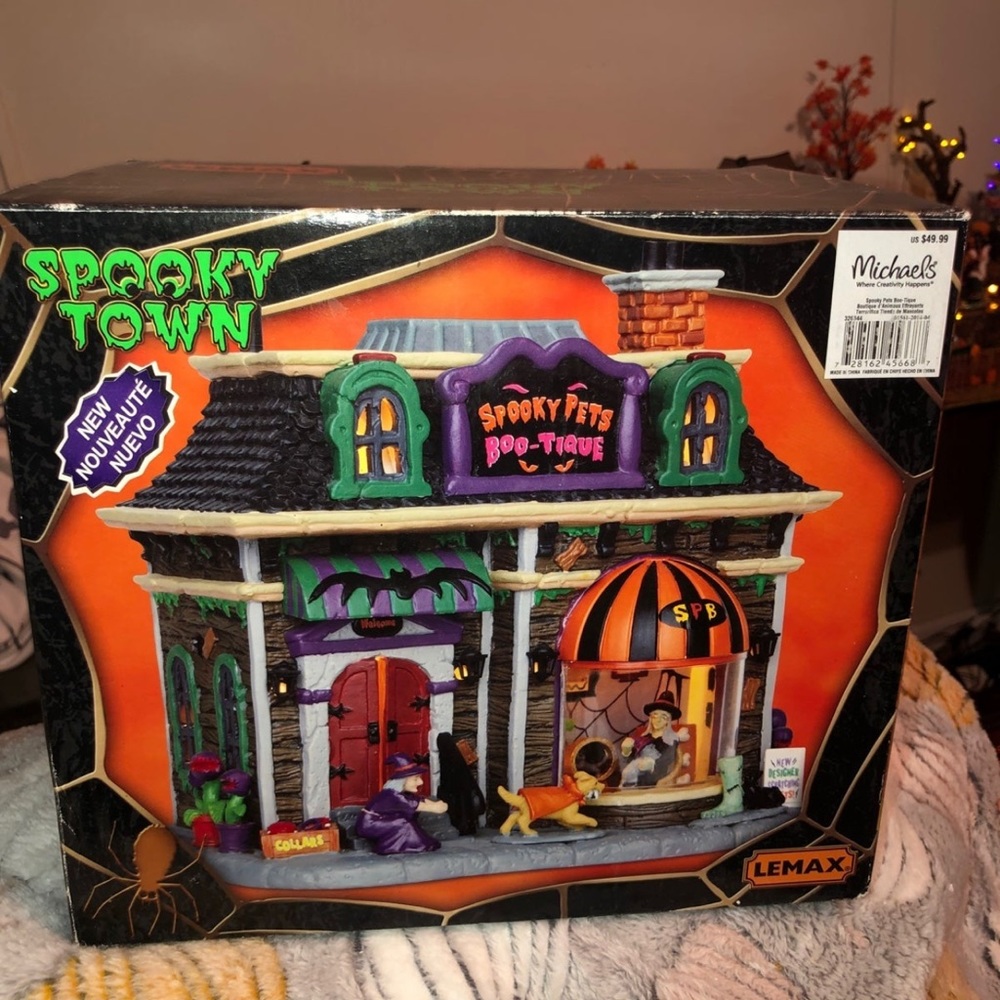 Lemax Spooky Town Spooky Pets Boo Tique